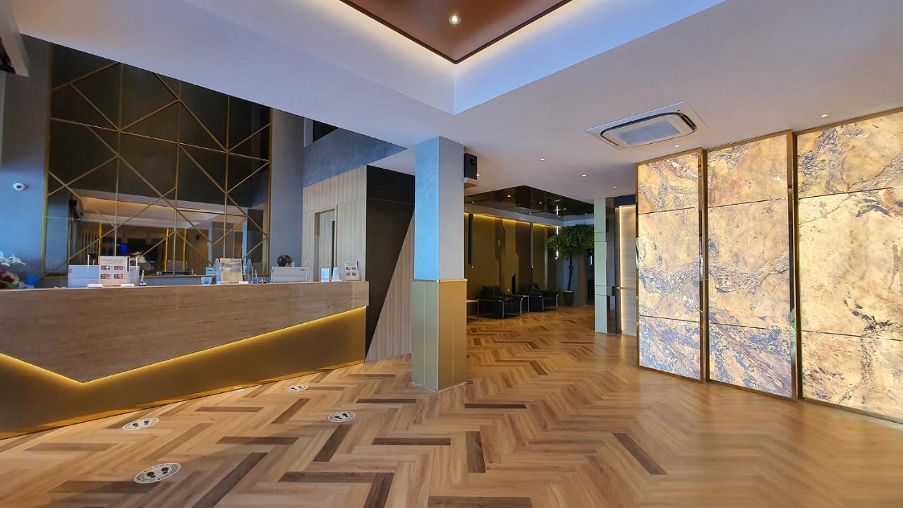 Classie Hotel Palembang Exterior photo