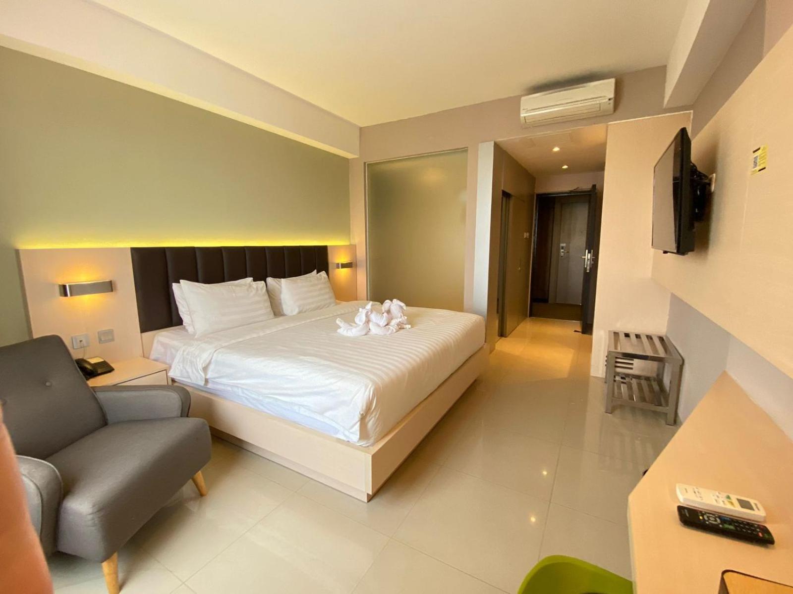 Classie Hotel Palembang Exterior photo
